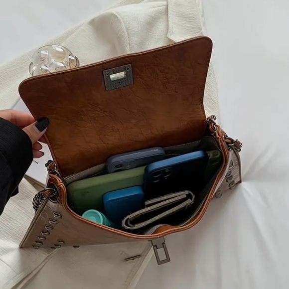 NWT Vintage Rivet Decor Crossbody Bag. Retro Studded Shoulder Bag - Picture 7 of 7